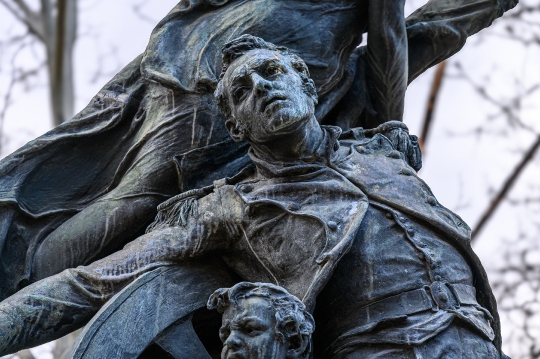 A detail of the monument titled  Pueblo del Dos de Mayo de 1808,