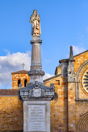 Ancient stone sculpture of Santa Teresa in the square by the Par