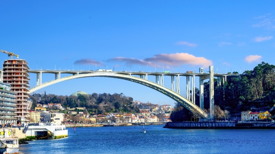 Arrabida Bridge in Porto, Portugal