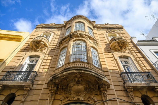 Art Noveau facade in the House of Juan Haro y Conradi (1905), Se