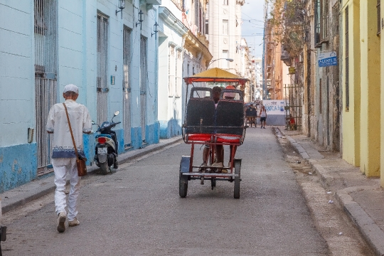 Bicitaxi and Cuban Man