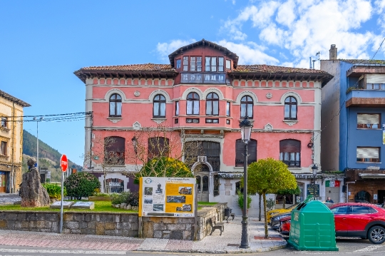 Building in Venancio Pando Square