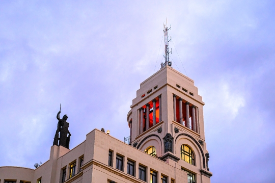 Capital tower and sculpture in the building Circulo de Bellas Ar