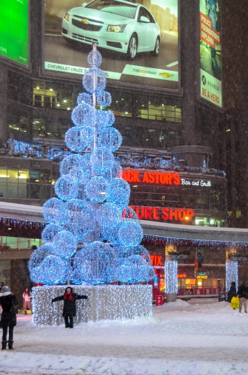 Christmas Tree in Yonge-Dundas Square