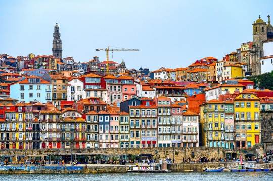 Cityscape and urban skyline of the Riverfront District by the Do