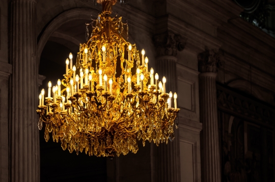 Close-up of a luxurious old lamp in the lobby of the Royal Palac