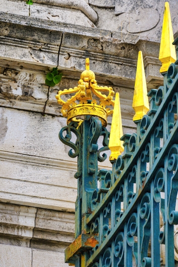 Crown decoration in the fence of the Royal Palace.