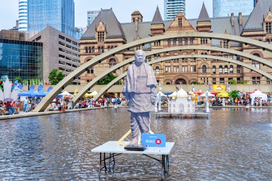 Decoration Statue Nathan Phillips Square