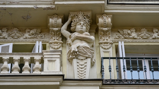 Exterior wall and decorations in the former Hotel International