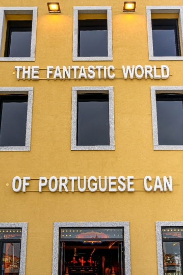 Facade and entrance of the building ìThe Fantastic World of Por