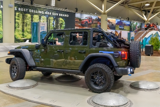 Green Jeep Wrangler