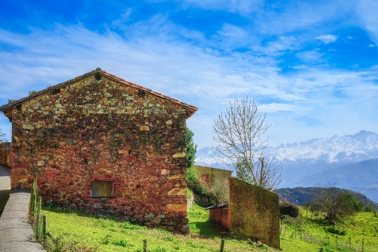 Lateral wall of ancient stone-wall building, Cofino, Asturias, S