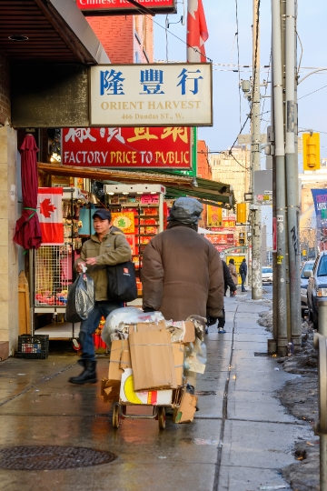 Lifestyle of People in Chinatown