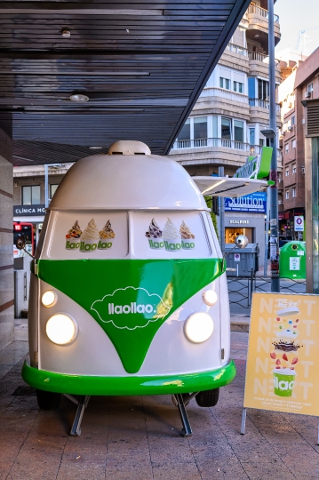 Llaollao Frozen Yogurt Truck