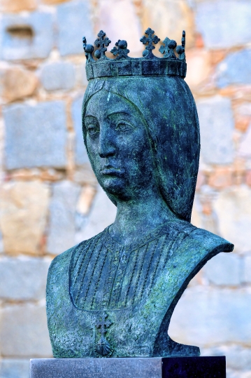 Metal sculpture of Isabel La Catolica