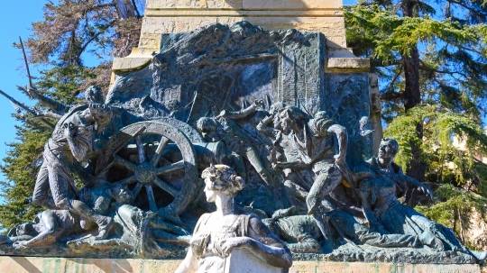 Monument to D. Luis Daoiz y Dom Pedro Velarde