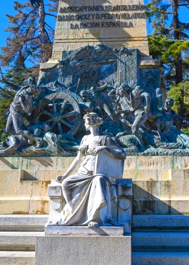 Monument to D. Luis Daoiz y Dom Pedro Velarde