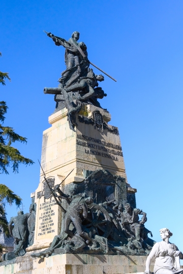 Monument to D. Luis Daoiz y Dom Pedro Velarde