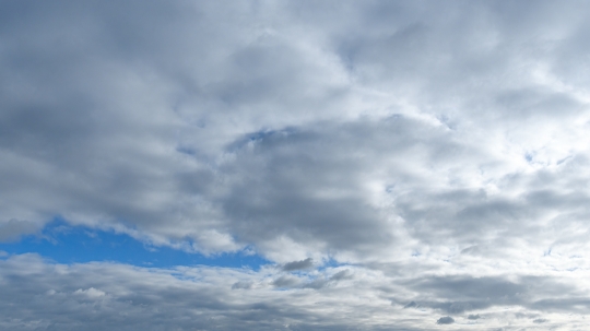 Morning cloud cover in a sky scene