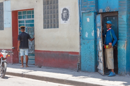 People by Che Guevara Sign