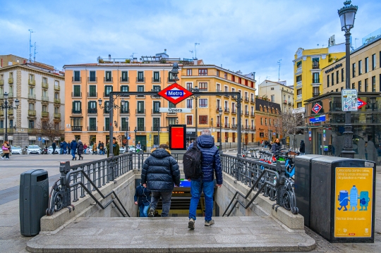 People entering a subway station in the downtown district, Madri