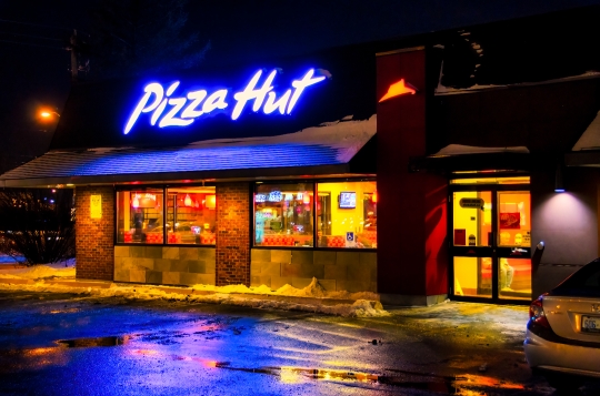 Pizza Hut Restaurant in Winter