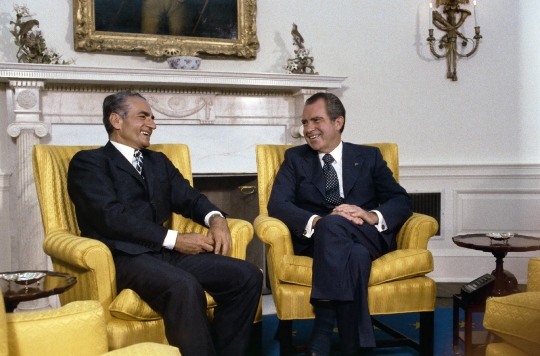 President Nixon chats with the Shah of Iran, Mohammed Reza Pahla