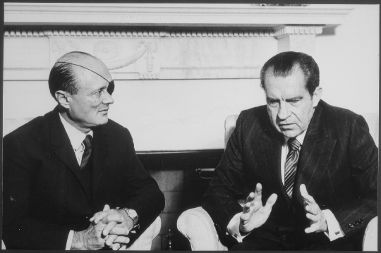 president-nixon-with-israeli-defense-minister-moshe-dayan-nara-1