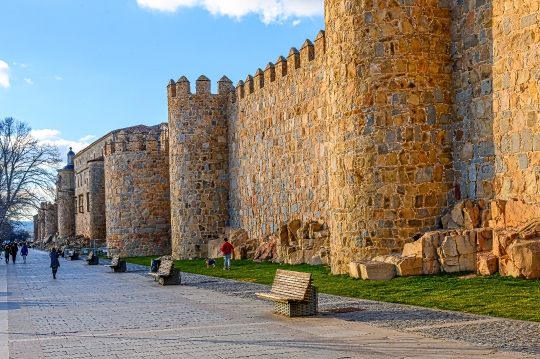 Promenade by the fortified medieval walls