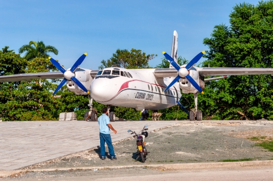 Propeller Plane in Sandino Area