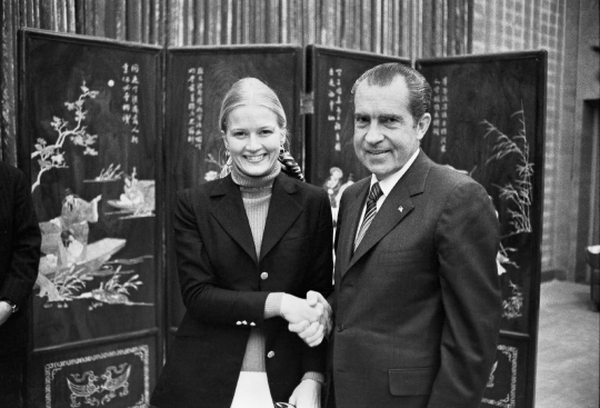 Richard Nixon with junior Press Office staff member Diane Sawyer