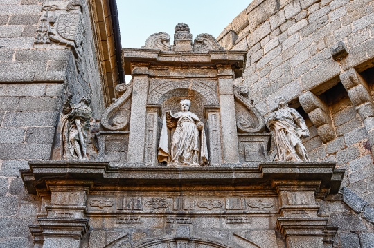 Sculptures of religious saints on the facade of the medieval cat