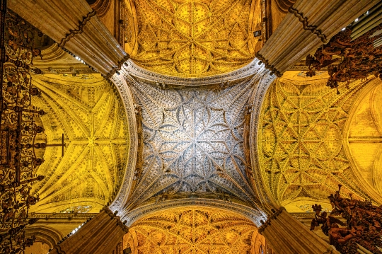 Seville, Spain, Medieval architectural features of the nave ceil