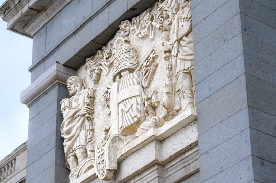 Side view of a stone sculpture decorating the facade of the Almu