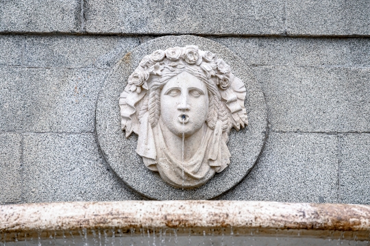 Small stone sculpture decorating the fountain of the Monument to