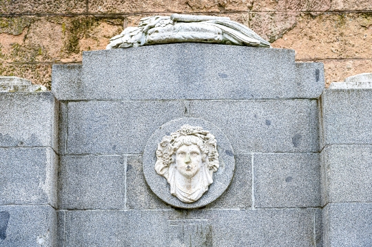 Small stone sculpture decorating the fountain of the Monument to