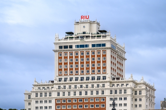 Upper section of the Hotel Riu Plaza de Espana in an overcast sk